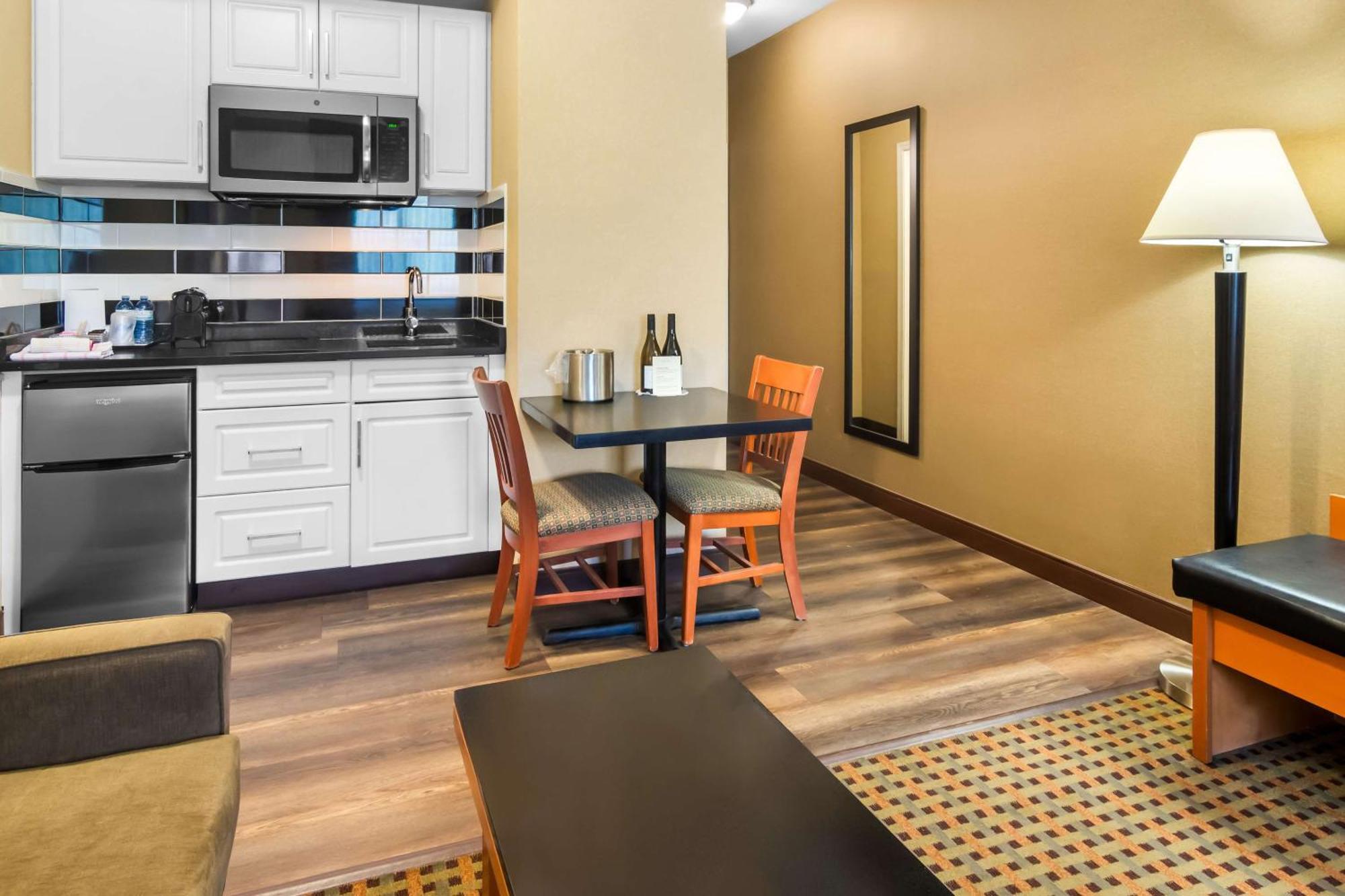 Best Western Plus Osoyoos Hotel & Suites Экстерьер фото